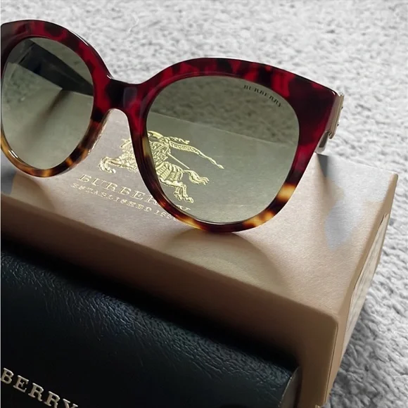Burberry Sunglasses - Picture 7 of 9